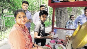 Urvashi Sells Chole Kulche