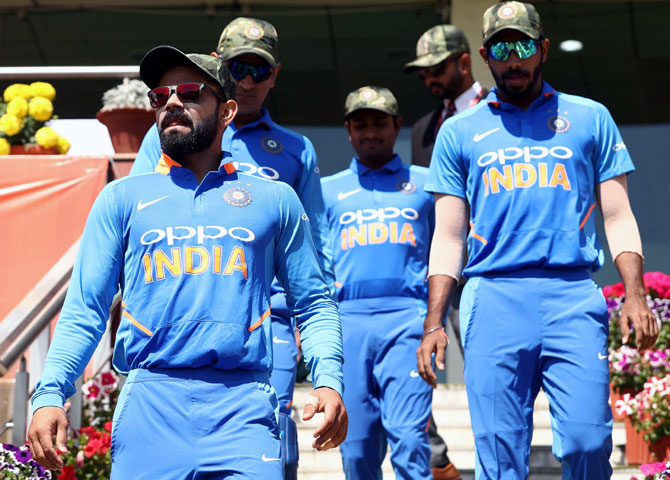 Indian Cricketers Team Shows Honor to Indian Armed Force