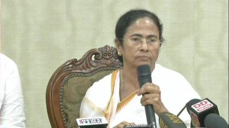 Mamata Banerjee restricts Rahul Gandhi's chopper from landing in Siliguri