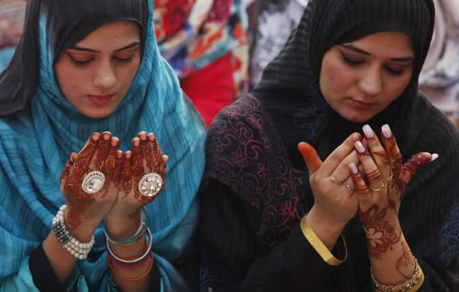 Muslim women attend a mass prayer for Eid al-Adha in Lahore October 6, 2014. Muslims across the world celebrate the annual festival of Eid al-Adha, which marks the end of the annual Haj pilgrimage, by slaughtering goats, sheep, cows and camels in commemoration of the Prophet Abraham's readiness to sacrifice his son to show obedience to Allah. Eid al-Adha in Pakistan falls on October 6. REUTERS/Mohsin Raza (PAKISTAN - Tags: RELIGION SOCIETY) - GM1EAA6195S01