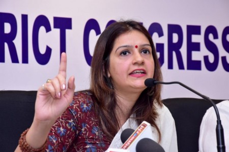 congress spokesperson priyanka chaturvedi slams own party for reinstating suspended netas