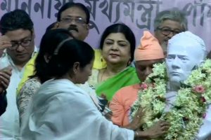 Mamata Banerjee unveils new Vidyasagar statue