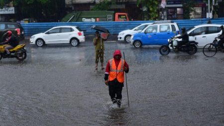 Heavy Rainfall Water logged Mumbai Travelers Advised Carry Extra Time