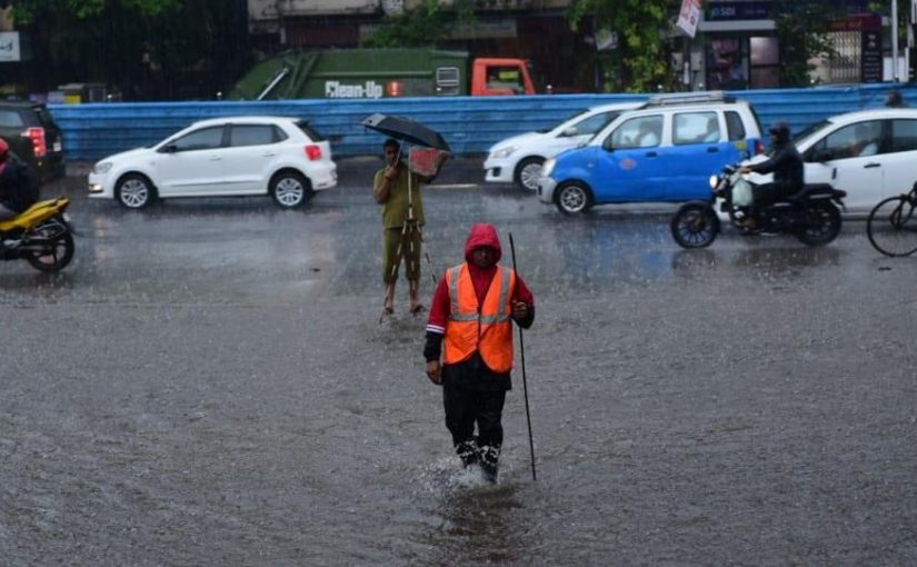 Heavy Rainfall Water logged Mumbai Travelers Advised Carry Extra Time