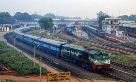दक्षिण रेलवे ने केवल हिन्दी या अंग्रेज़ी परिपत्र को रद्द् कर दिया