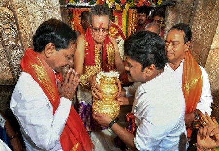 State Government Telangana Builts Multi Crore Hindu Temple To perform 1048 Kundal Yagna