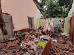 Mumbai Rains: House Collapses With Four Family Members Injured