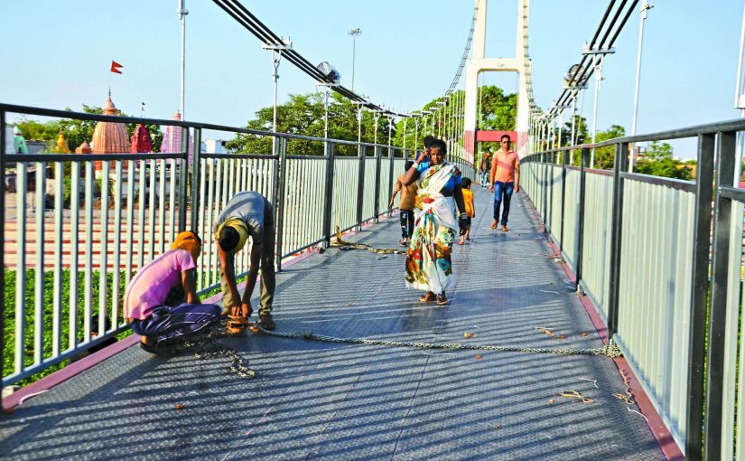 Crumbling state of Lakshman Jhula leads to its closure