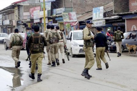 Indian Army holds a meeting in Kashmir to review security situation