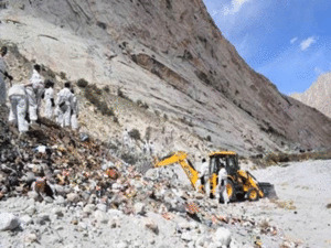 INDIAN ARMY'S MASSIVE WASTE COLLECTION EFFORTS AT 21,000 FEET SIACHEN GLACIER