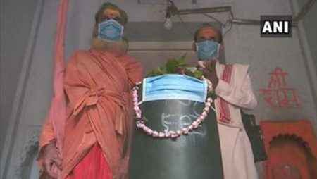 Delhi Pollution Forces Shiva-Linga To Wear Masks