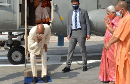 President Ram Nath Kovind bows, touches ground of his birthplace in Uttar Pradesh