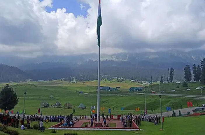 Indian Army Installs 100 Feet Tall Tricolour In J&K's Gulmarg
