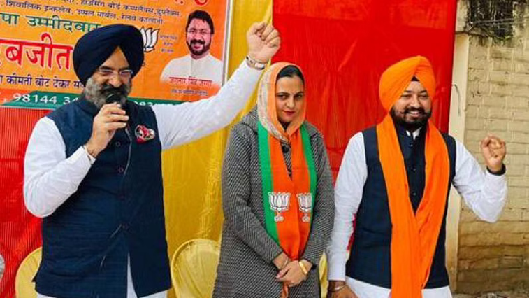 BJP's Sarabjit Kaur Elected Chandigarh Mayor; AAP Cries Foul