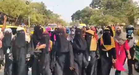 Despite Court Order Muslim Girls Arrive At Colleges In Burqa And Hijab In Karnataka, Chant ‘Allah-hu-Akbar’ In Protest After Denied Entry In College In Tumkur