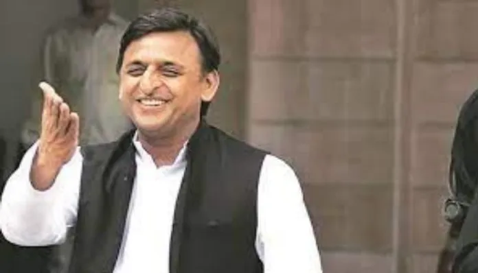 After India Successfully Evacuates Over 17500 Stranded Citizens From strife-torn Ukraine & SP chief Akhilesh Yadav Deems Operation Ganga A Failure