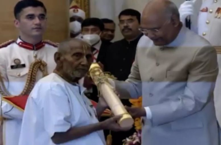 Must Watch: Heart-Warming Video Of Swami Sivananda, Yoga Teacher Receiving Padma Shri At Age 125
