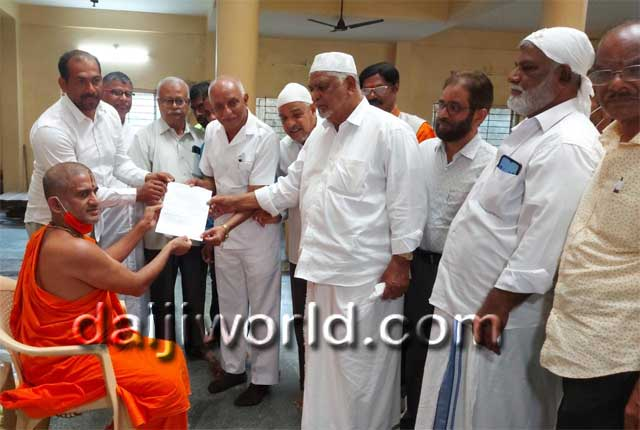 Udupi: Boycott - Muslim Traders Meet Pejawar Swamiji, Seek Accommodation At Fairs