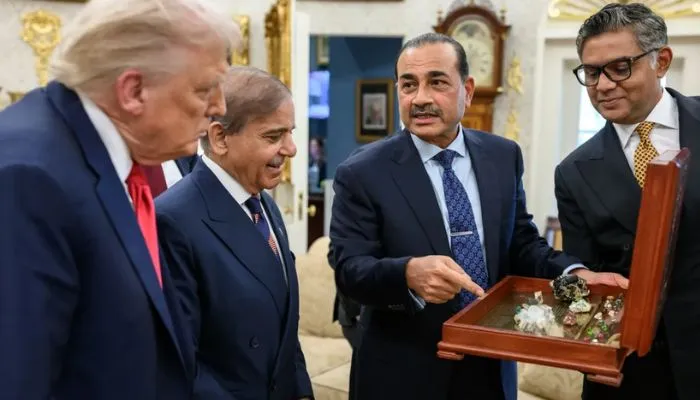 Pakistan flashes